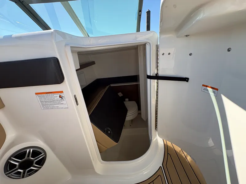 Slide: The Image of Sea Ray SDX 290 2026 - 14