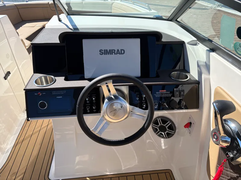 Slide: The Image of Sea Ray SDX 290 2026 - 15