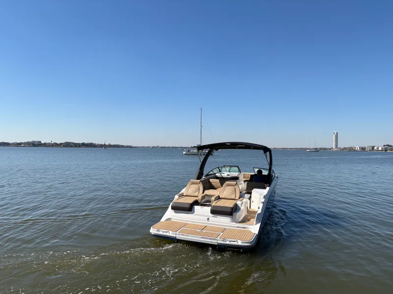 Slide: The Image of Sea Ray SDX 290 2026 - 2