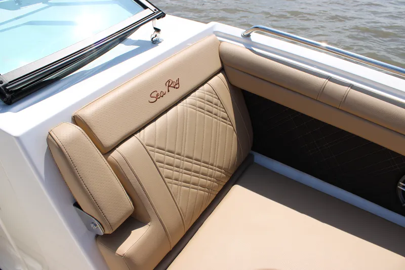 Slide: The Image of Sea Ray SDX 290 2026 - 44