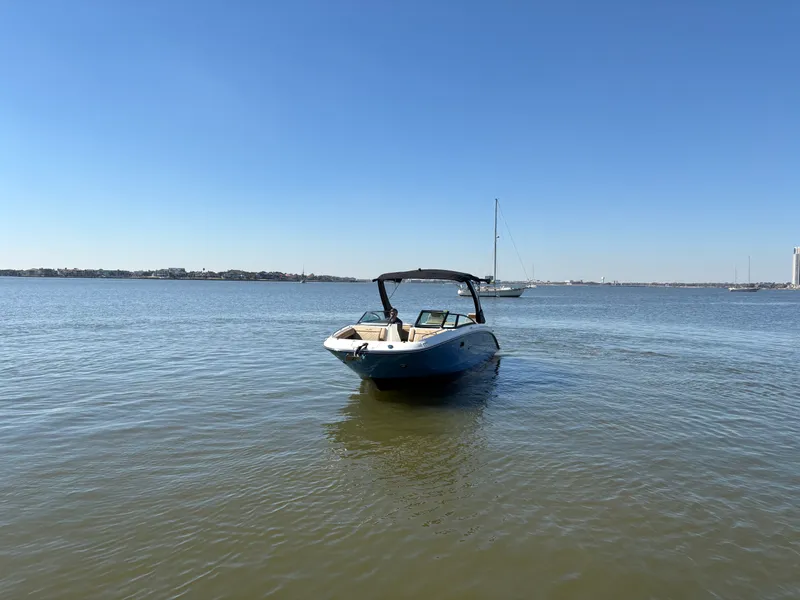 Slide: The Image of Sea Ray SDX 290 2026 - 7