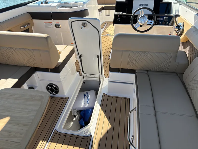 Slide: The Image of Sea Ray SDX 290 2026 - 9