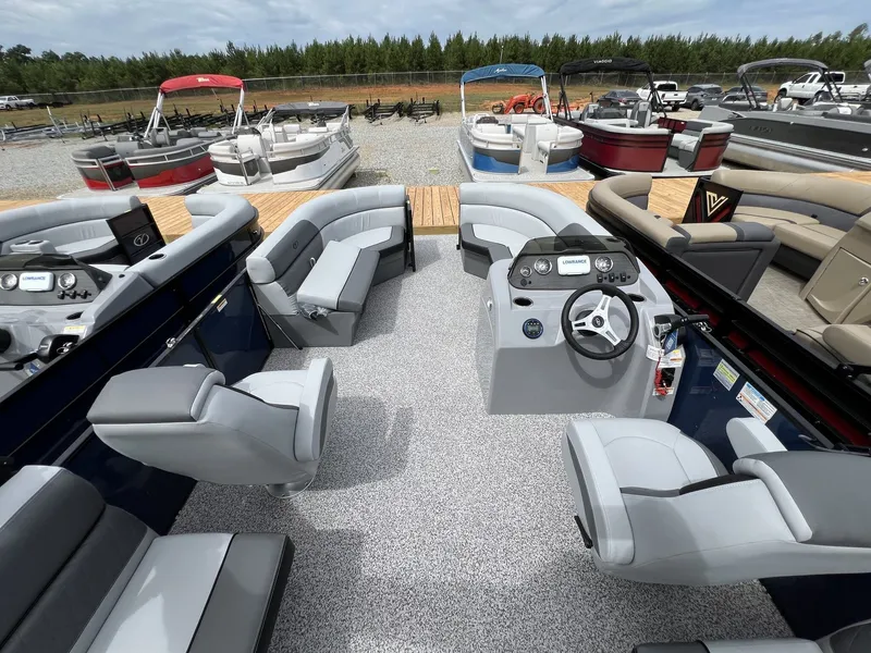 Slide: The Image of Veranda Vista View Series 20RC 2025 - 6