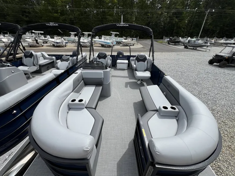 Slide: The Image of Veranda Vista View Series 20RC 2025 - 6