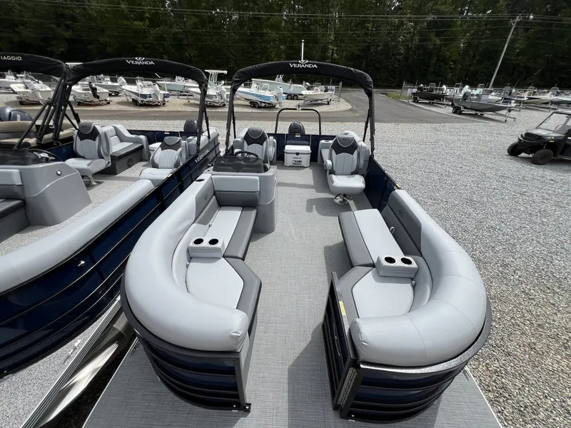 Slide: The Image of Veranda Vista View Series 20RC 2025 - 8