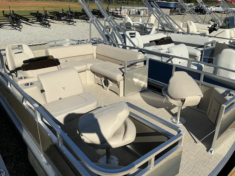 Slide: The Image of Tahoe STX 19 QUAD FISH 2025 - 3