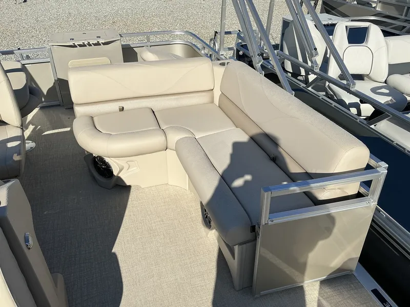 Slide: The Image of Tahoe STX 19 QUAD FISH 2025 - 4