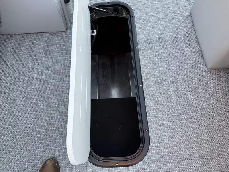 Slide: The Image of Veranda Relax Series VR25RC XL 2025 - 4