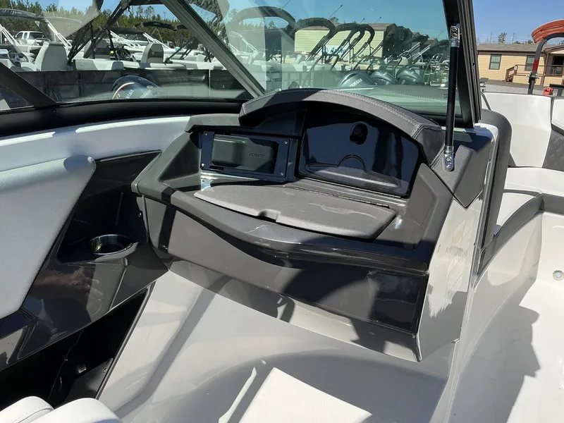 Slide: The Image of Monterey 238SS Super Sport 2025 - 17