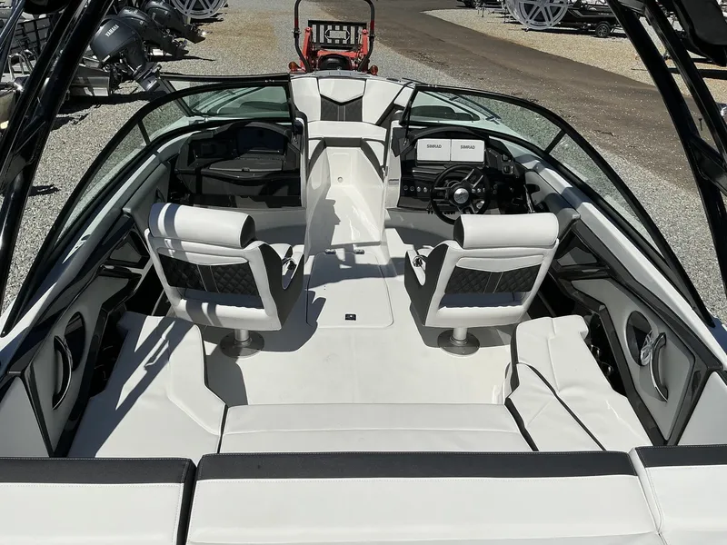 Slide: The Image of Monterey 238SS Super Sport 2025 - 8