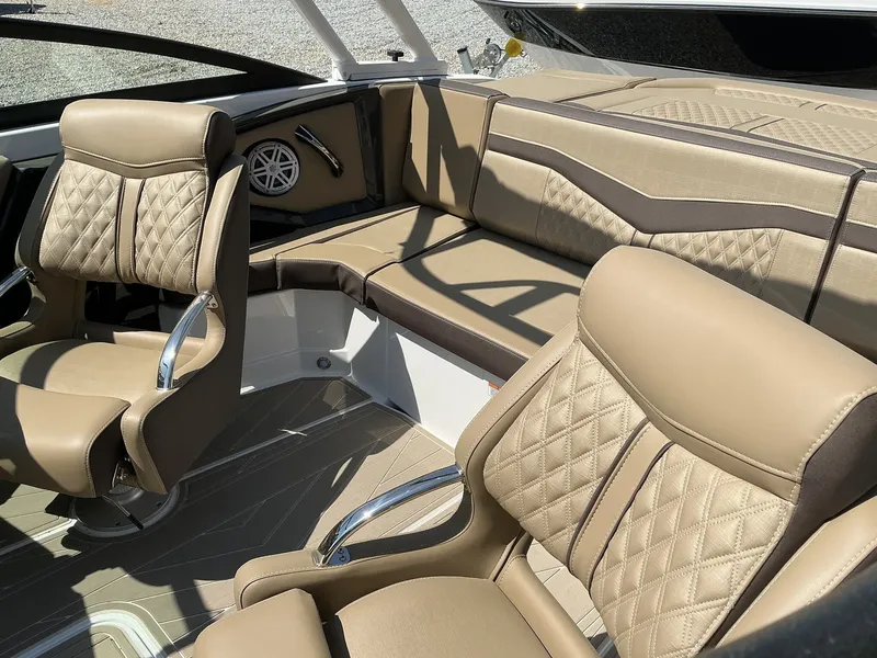 Slide: The Image of Monterey 218SS Super Sport 2025 - 16