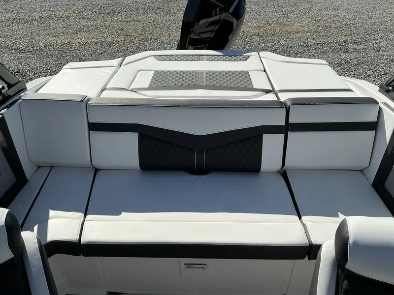 Slide: The Image of Monterey 215SS Super Sport 2025 - 14