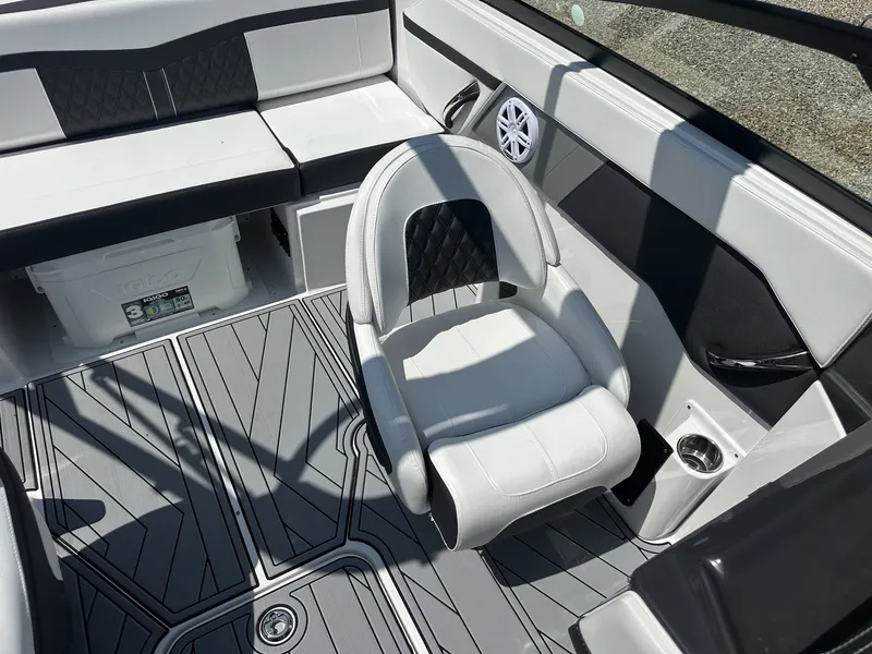 Slide: The Image of Monterey M-22 2025 - 15