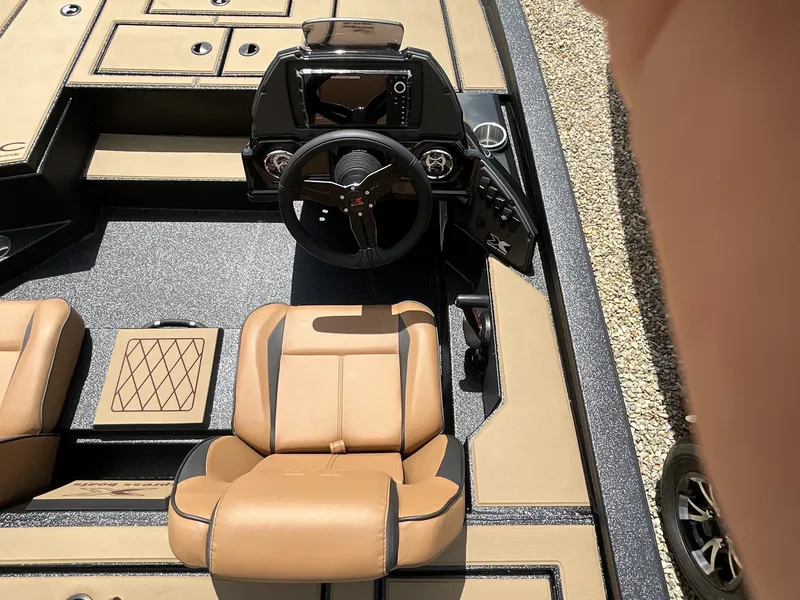 Slide: The Image of Xpress H20C Crappie 2026 - 10