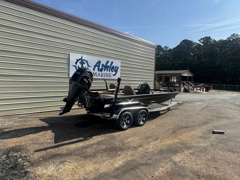 Slide: The Image of Xpress H20C Crappie 2026 - 17