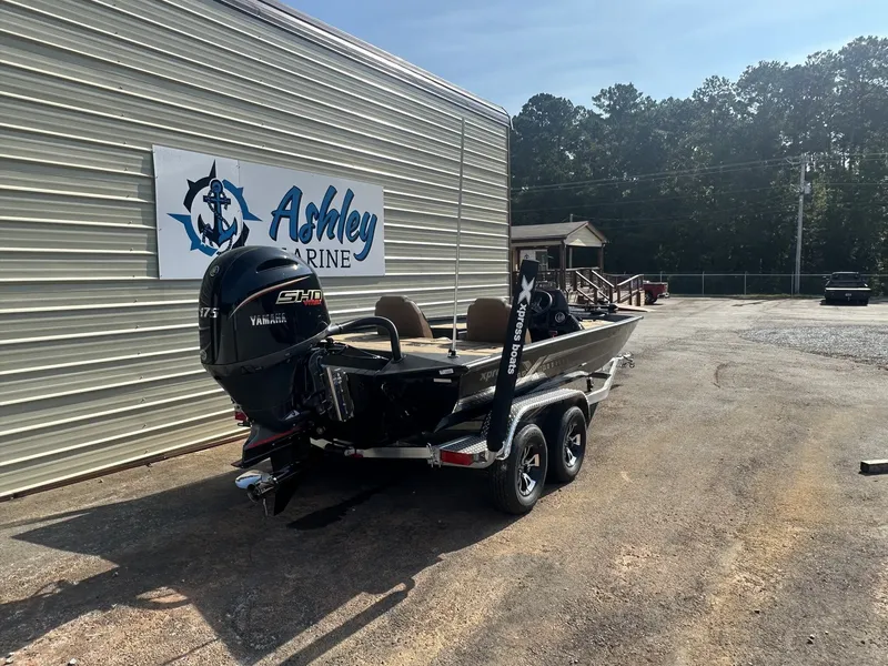 Slide: The Image of Xpress H20C Crappie 2026 - 6