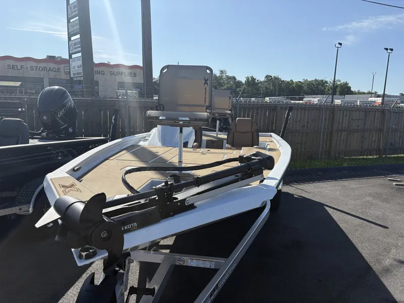 Slide: The Image of Xpress H20C Crappie 2026 - 2