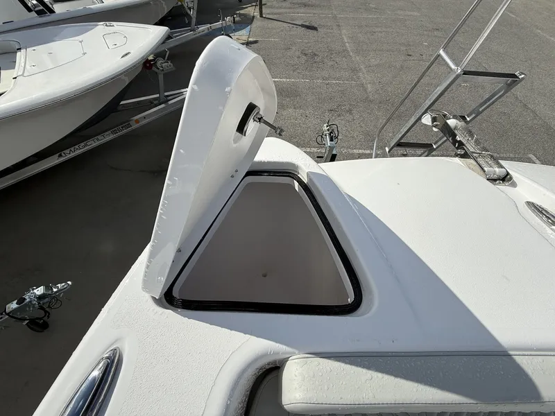 Slide: The Image of Twin Vee 260 STX CC 2026 - 10