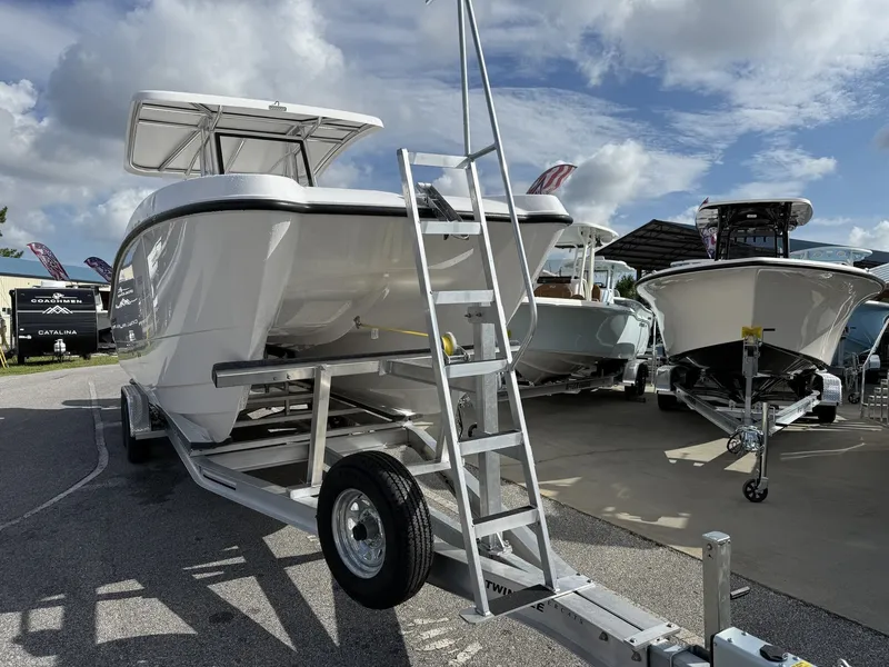 Slide: The Image of Twin Vee 260 STX CC 2026 - 8