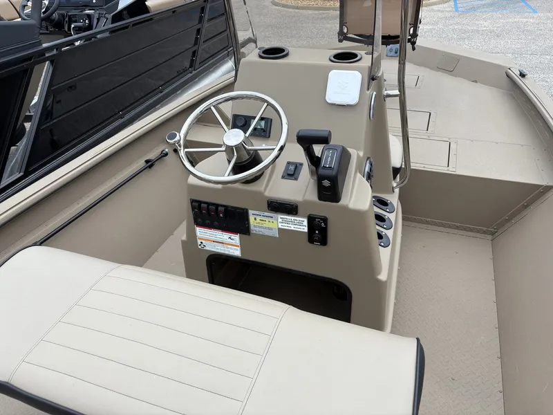 Slide: The Image of SeaArk Shadow 187 2025 - 6