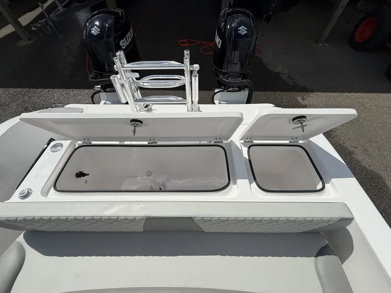 Slide: The Image of Twin Vee GFX 24GFX 2026 - 15