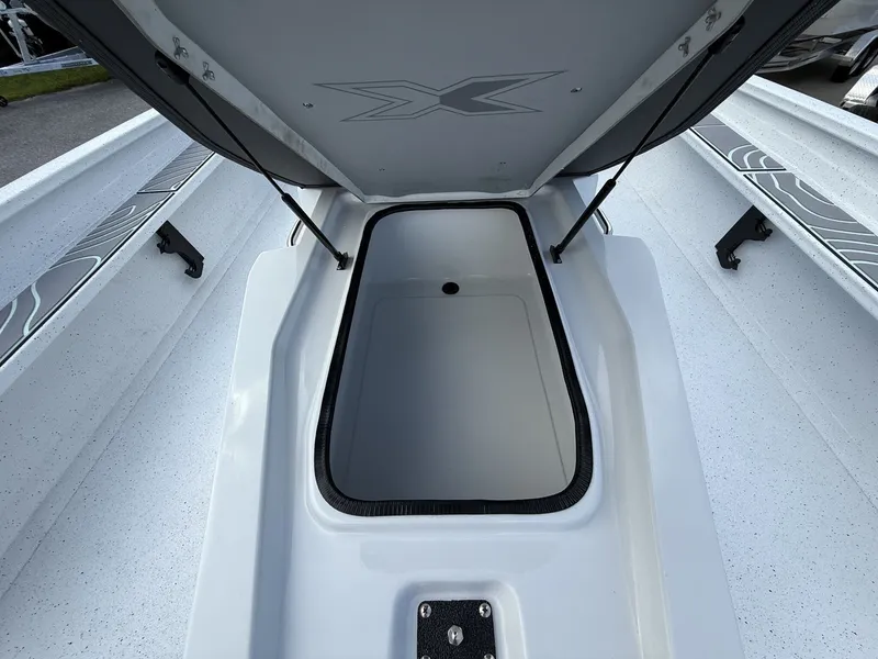 Slide: The Image of Xpress X23B Bay Lounge 2026 - 12