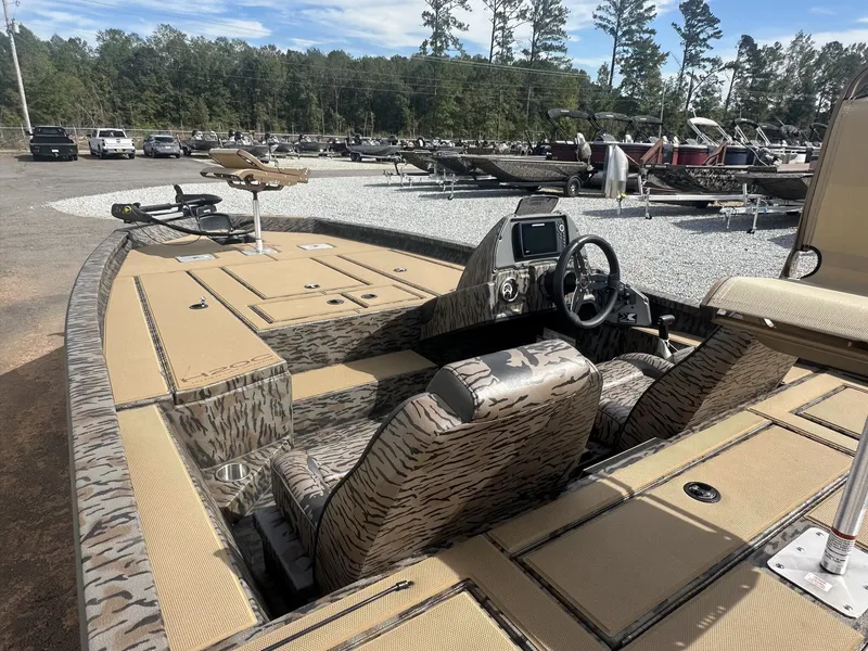 Slide: The Image of Xpress H20C Crappie 2026 - 6