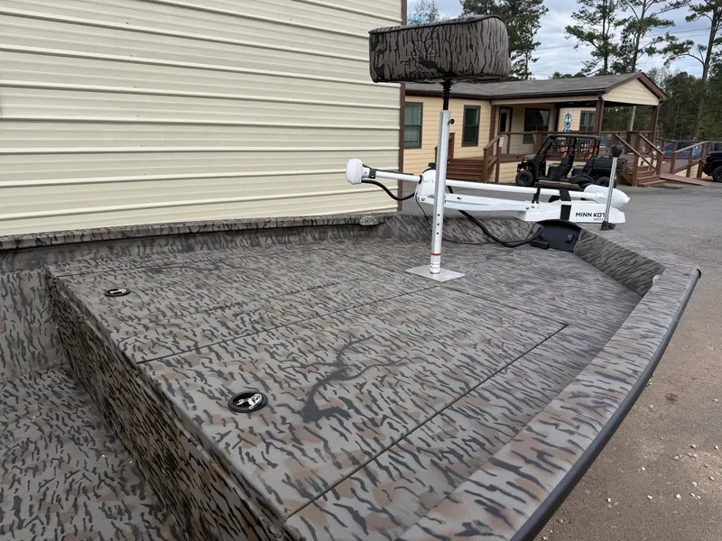 Slide: The Image of Xpress Hyper-Lift Bay Series 210 BAY 2026 - 4