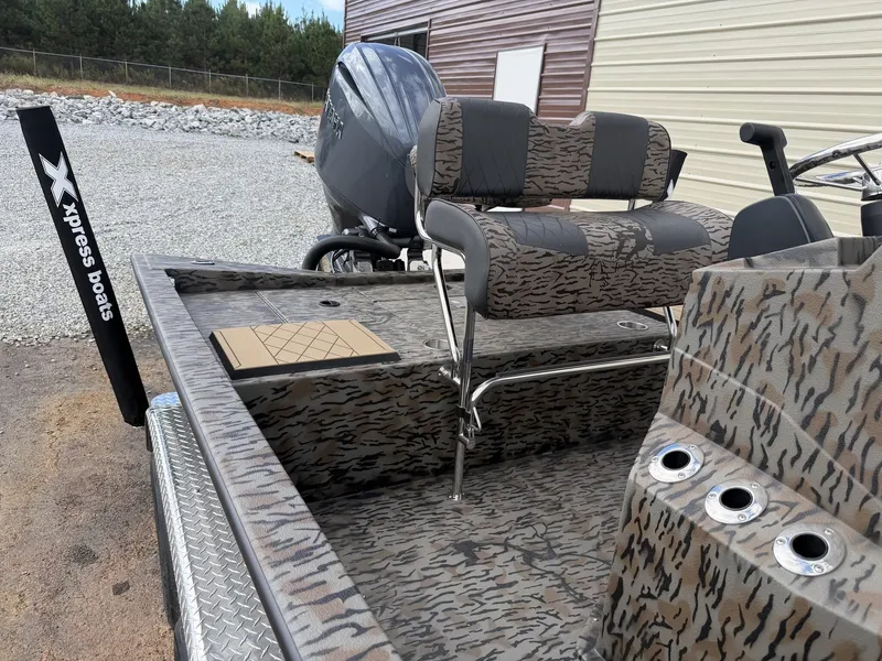 Slide: The Image of Xpress Hyper-Lift Bay Series 210 BAY 2026 - 7