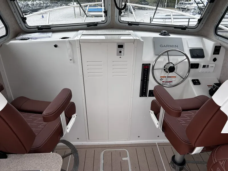 Slide: The Image of Parker Marine 287 Explorer 2026 - 34