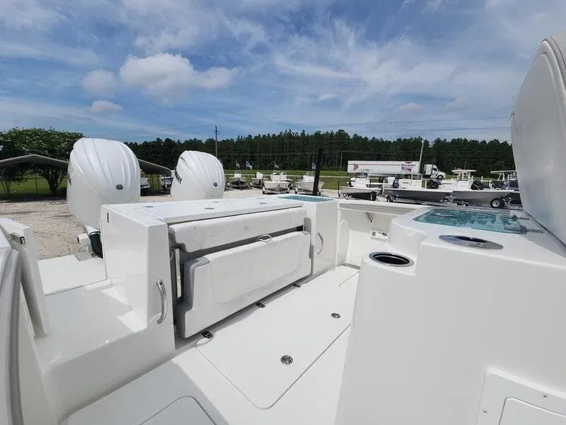 Slide: The Image of Parker 2600 Center Console 2025 - 8