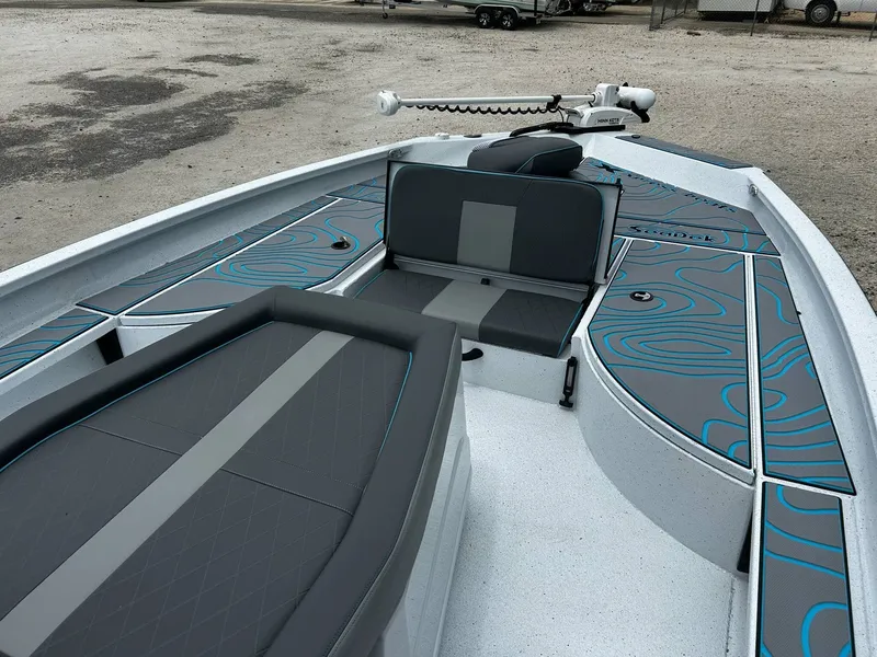 Slide: The Image of Xpress X23B Bay Lounge 2025 - 11