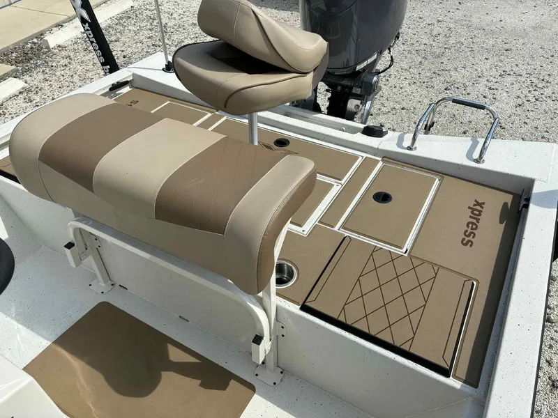 Slide: The Image of Xpress Hyper-Lift Bay Series 210 BAY 2026 - 12