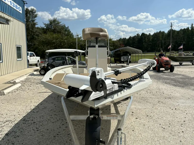 Slide: The Image of Xpress Hyper-Lift Bay Series 210 BAY 2026 - 6