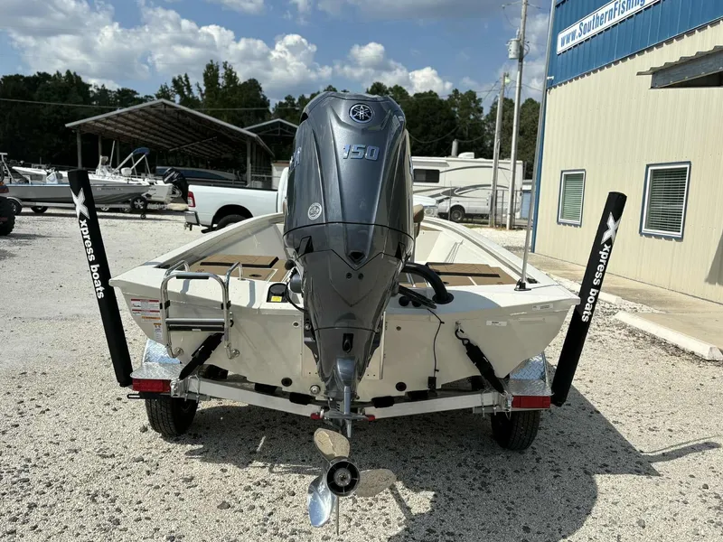 Slide: The Image of Xpress Hyper-Lift Bay Series 210 BAY 2026 - 7