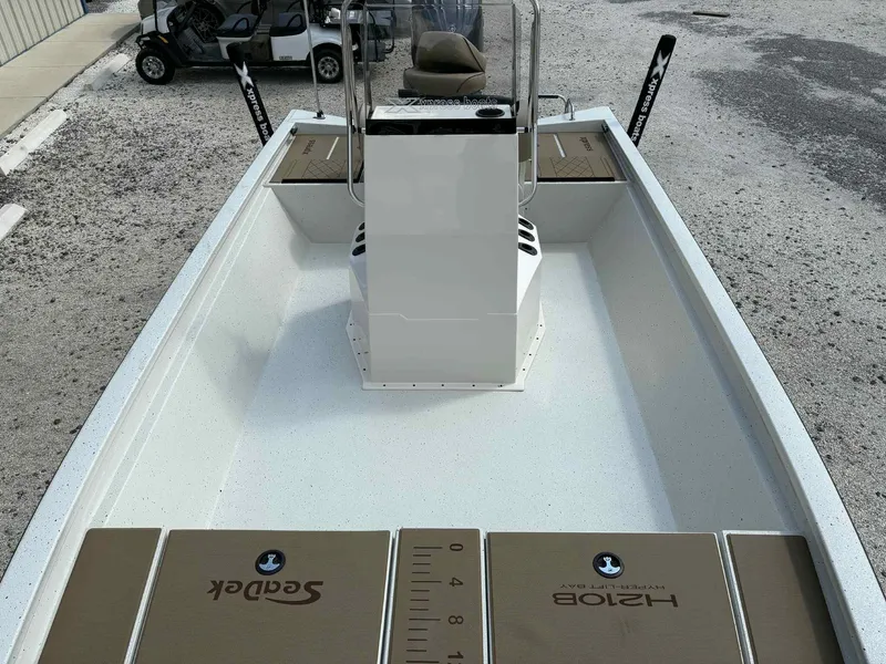 Slide: The Image of Xpress Hyper-Lift Bay Series 210 BAY 2026 - 9