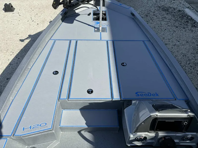 Slide: The Image of Xpress Hyper-Lift Bass Series H20 2026 - 13