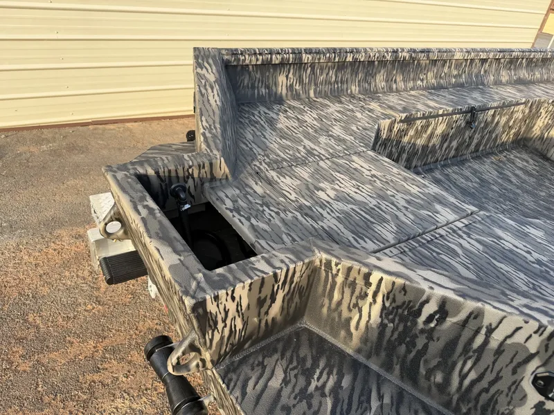 Slide: The Image of Reaper Boats 756 756 STEP TRANSOM 2026 - 6