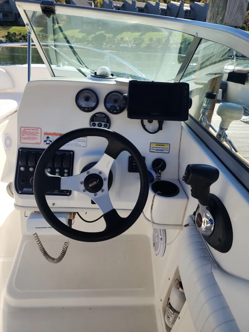 Slide: The Image of Boston Whaler Ventura 2006 - 12