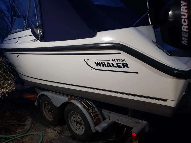 Slide: The Image of Boston Whaler Ventura 2006 - 15