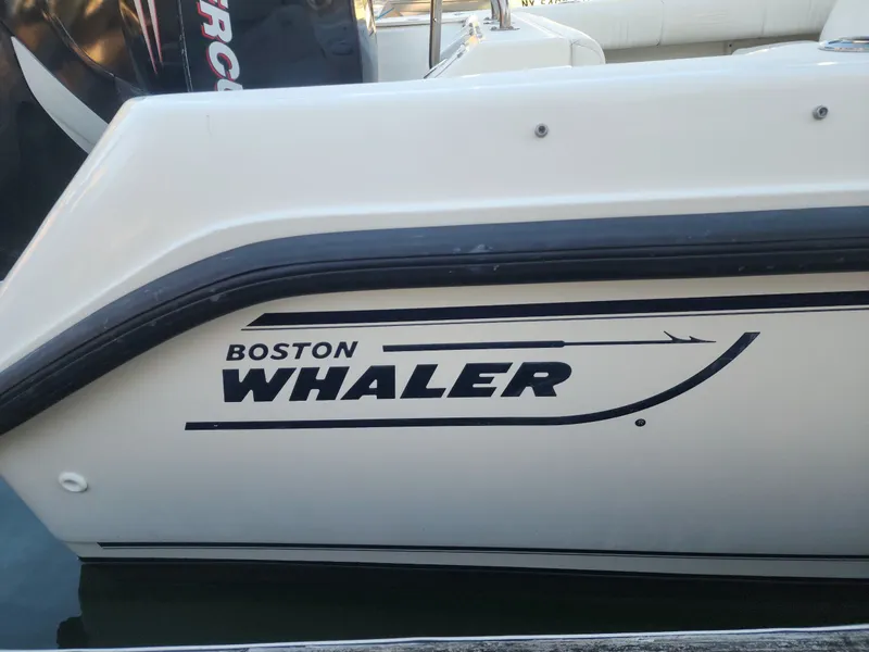Slide: The Image of Boston Whaler Ventura 2006 - 16