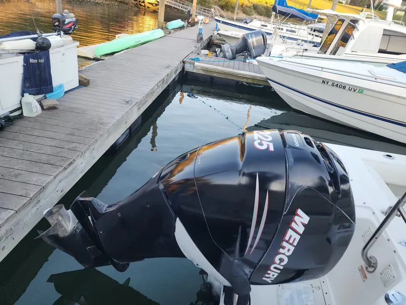 Slide: The Image of Boston Whaler Ventura 2006 - 17