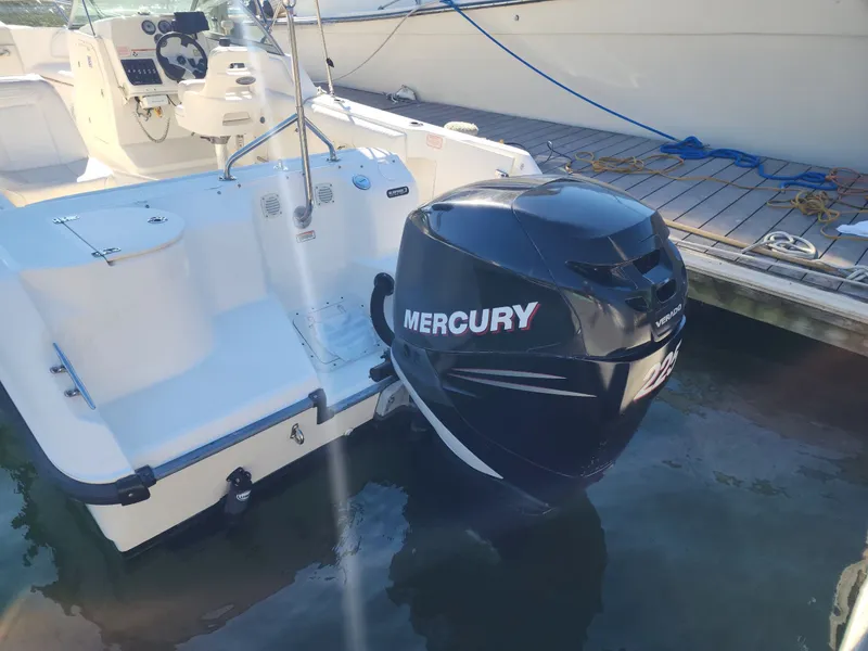 Slide: The Image of Boston Whaler Ventura 2006 - 6