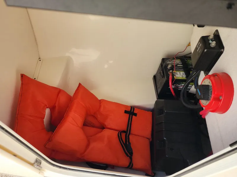 Slide: The Image of Boston Whaler Ventura 2006 - 9