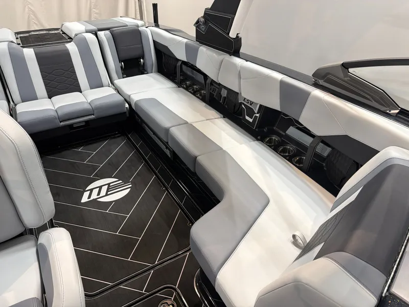 Slide: The Image of Malibu Wakesetter 23 LSV 2026 - 10