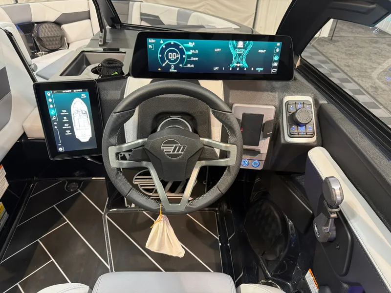 Slide: The Image of Malibu Wakesetter 23 LSV 2026 - 16