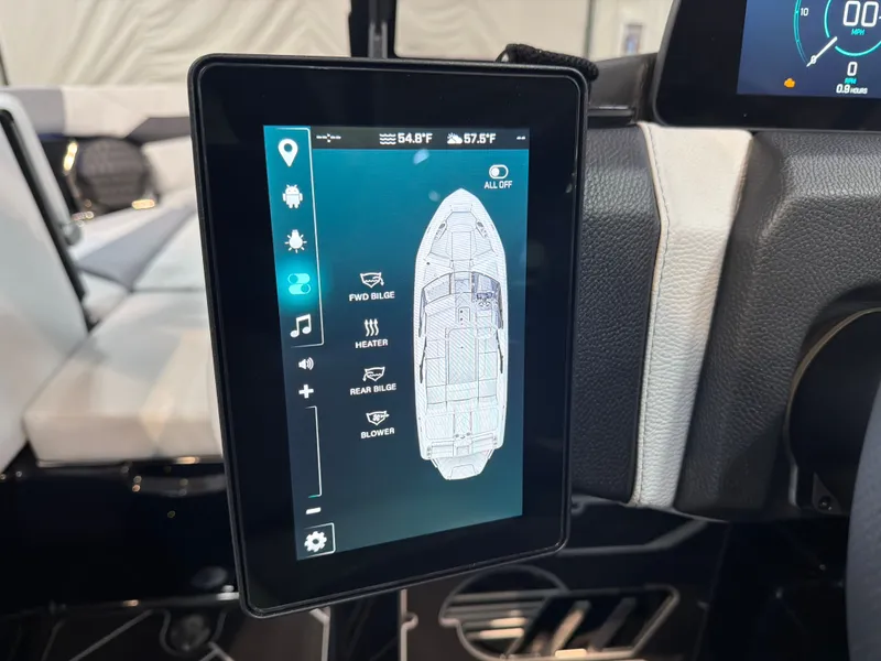 Slide: The Image of Malibu Wakesetter 23 LSV 2026 - 17