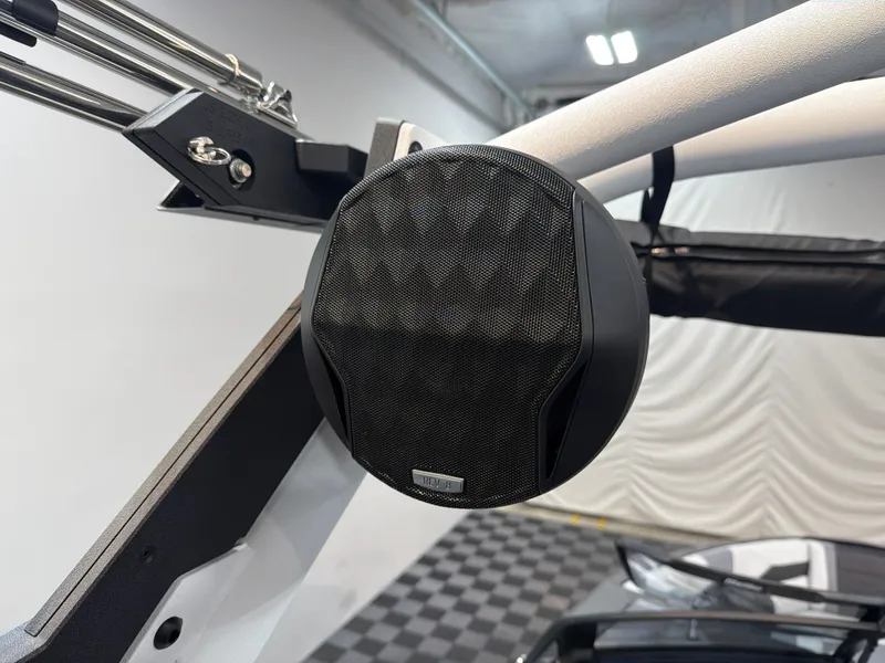 Slide: The Image of Malibu Wakesetter 23 LSV 2026 - 22