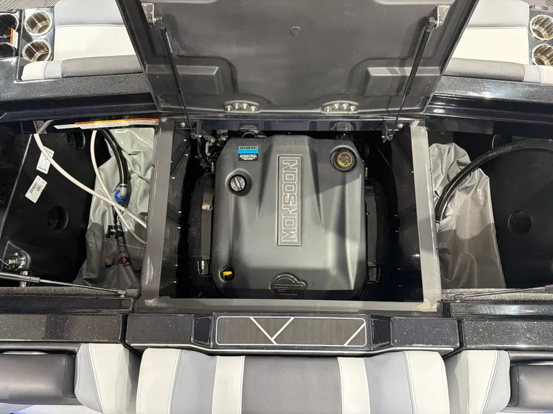 Slide: The Image of Malibu Wakesetter 23 LSV 2026 - 23