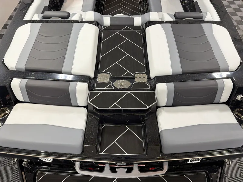 Slide: The Image of Malibu Wakesetter 23 LSV 2026 - 6